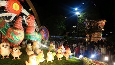 Người Sài Gòn sẽ có thêm một ngày để ngắm đường hoa Nguyễn Huệ. 