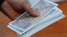 Phí đổi tiền lẻ mới tại nhiều điểm khá cao.