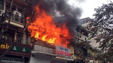 Đám cháy vẫn chưa được dập tắt