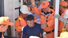 Công tác cứu nạn các ngư dân sau sự cố