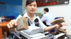 Nhà băng hứa thưởng 21 tháng lương, 'làm giàu' cho cán bộ thuỷ chung