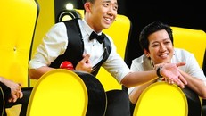Trấn Thành (trái) trong một chương trình truyền hình.
