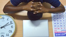 Vì sao các công ty thường làm việc 8 giờ mỗi ngày?