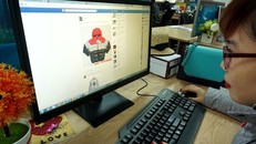 Các tài khoản Facebook có doanh thu lớn sẽ được lọc để thu thuế. Ảnh minh họa