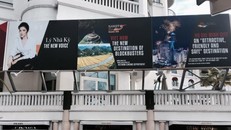 Pano quảng cáo Viêt Nam có hình ảnh Lý Nhã Kỳ.