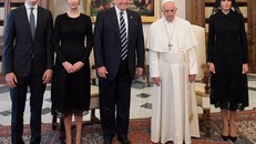 Gia đình tổng thống Trump gặp Giáo hoàng ở Vatican ngày 24/5. Ảnh: Reuters