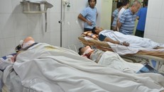 7 người bị thương được đưa đi cấp cứu. 