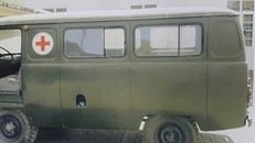 Xe cứu thương của trung tâm y tế huyện Thanh Chương (Nghệ An) nằm trong danh sách sẽ thanh lý. Ảnh: Hải Bình chụp lại.