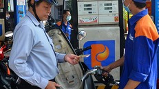 Giá xăng ngày 20/6 có thể giảm mạnh.