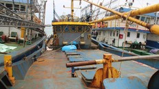 Tàu vỏ thép rỉ sét