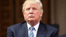 Tổng thống Mỹ Donald Trump hoãn thăm chính thức Anh