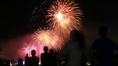 Đây là năm đầu tiên Đà Nẵng đổi tên từ cuộc thi thành lễ hội pháo hoa, đồng thời tổ chức trong 2 tháng.