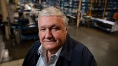 Donald Friese không thích chỉ nói cảm ơn. Ảnh: LA Times