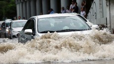 Đường Nguyễn Hữu Cảnh thường xuyên bị ngập nặng mỗi khi mưa lớn.