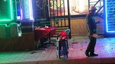 Hiện trường nhiều dấu vết máu, có cả hung khí vứt lại 