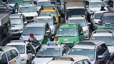 Giao thông hỗn loạn quanh sân bay Tân Sơn Nhất suốt 5 giờ