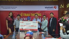 Sau khi lĩnh thưởng, bà N.T.H đã trích 1 tỷ đồng làm từ thiện các chương trình tại địa phương.