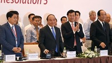 Thủ tướng Nguyễn Xuân Phúc gõ búa thể hiện sự đoàn kết thống nhất cao của diễn đàn.