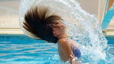 Clo trong nước bể bơi ảnh hưởng đến sức khỏe như thế nào?