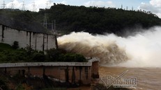 Hồ thuỷ điện Hoà Bình xả lũ ngày 19/7 vừa qua.