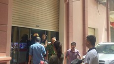 Nhà chức trách khám nghiệm hiện trường nơi xảy ra vụ trộm.