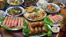 Dịch vụ đặt cỗ cúng rằm đang nhộn nhịp khách dù mới bước vào những ngày đầu tháng 7 âm lịch