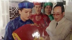 Đàm Vĩnh Hưng bê tráp cùng Hoài Linh trong ngày cưới đồng nghiệp.