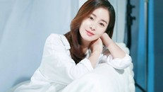 Mang thai con đầu lòng, Kim Tae Hee vẫn bận rộn với các hợp đồng quảng cáo.