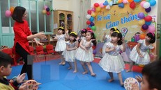 Giờ học múa của trẻ lớp 5 tuổi, trường Mẫu giáo Mầm non B, Hà Nội. 