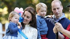 Hoàng tử William, Công nương Kate cùng hai con George và Charlotte. Ảnh: Hello Magazine.