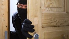 'Đạo chính' vào nhà dân trộm 75 cây vàng ngay giữa ban ngày 