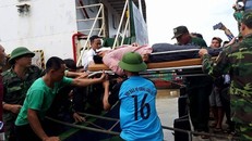 Chìm tàu tại Nghệ An: Cứu sống được 6 người , 1 người tử vong