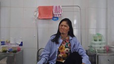 Vụ người bán tăm bị đánh: "Con dâu tôi là người thật thà, hiền lành mà sao ai nỡ đánh nó như vậy”.