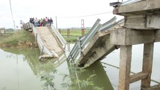 Tuyên Quang: 3 công nhân mất tích do sập cầu