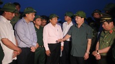 Phó Thủ tướng Trịnh Đình Dũng đi khảo sát tình hình chống bão tại Nghệ An, Hà Tĩnh
