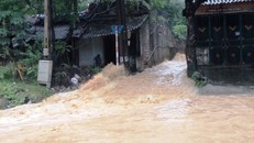 Hòa Bình: 10 người chết do mưa lũ, Quốc lộ 6 bị chia cắt