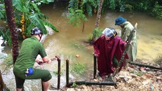 Huy động hơn 600 người hộ đê sông Vinh