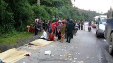 Nghệ An: 2 phụ nữ chết thảm sau khi đâm vào xe khách