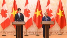 2 vị lãnh đạo trả lời các câu hỏi tại buổi họp báo. Ảnh: CTTĐTCP