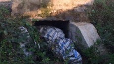 Hiện trường nơi phát hiện xác người bị bó trong bao tải. Ảnh: Vietnamnet