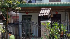 Ngôi nhà bị đặt mìn lúc nửa đêm. Ảnh: Thanh Niên