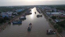 Tàu vào cảng Trần Đề, Sóc Trăng trú bão. Ảnh: PLO