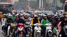 Các cửa ngõ của Thủ đô chật kín các phương tiện. Ảnh: Kênh 14