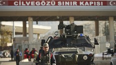 Chiến sự Syria: Thổ Nhĩ Kỳ điều động xe bọc thép áp sát biên giới Syria