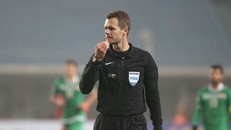 Trọng tài FIFA, ông Christopher Beath.