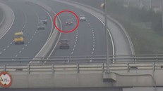 Hình ảnh cắt ra từ clip vụ việc. Ảnh: Dân trí