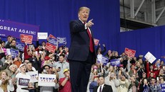 Tổng thống Trump dọa rút khỏi thỏa thuận hạt nhân Iran nếu không có “thay đổi đáng kể“