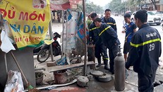 Lực lượng PCCC có mặt sau khi vụ nổ xảy ra. Ảnh: Báo Yên Bái