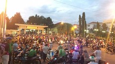 Đám đông quá khích đập phá trụ sở UBND tỉnh Bình Thuận