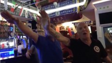 Cảnh sát Anh điều tra các CĐV chào kiểu Nazi tại Nga